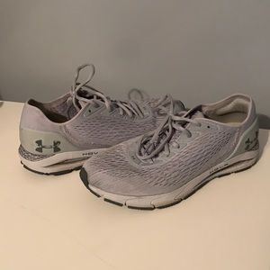 Hovr sonic Under Armour tennis shoes